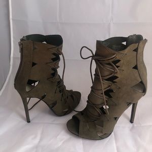 ShoeDazzle Analy heeled Sandal, olive, size-8